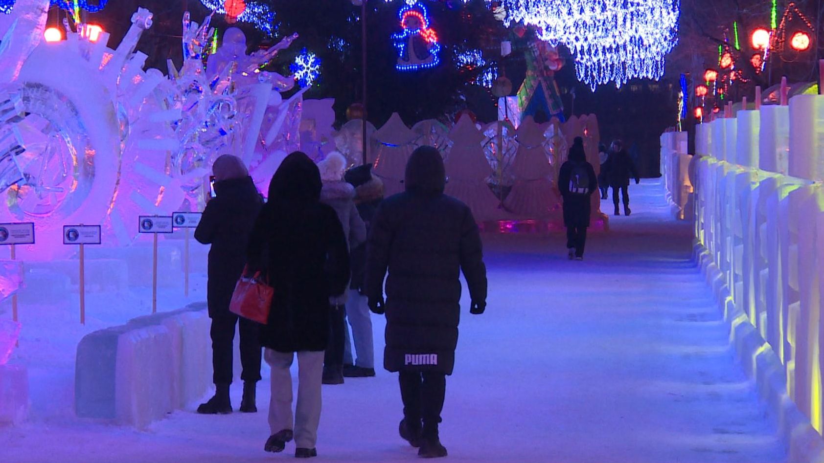 12 новогодних городков открылись в Хабаровске | 27.12.2023 | Хабаровск -  БезФормата