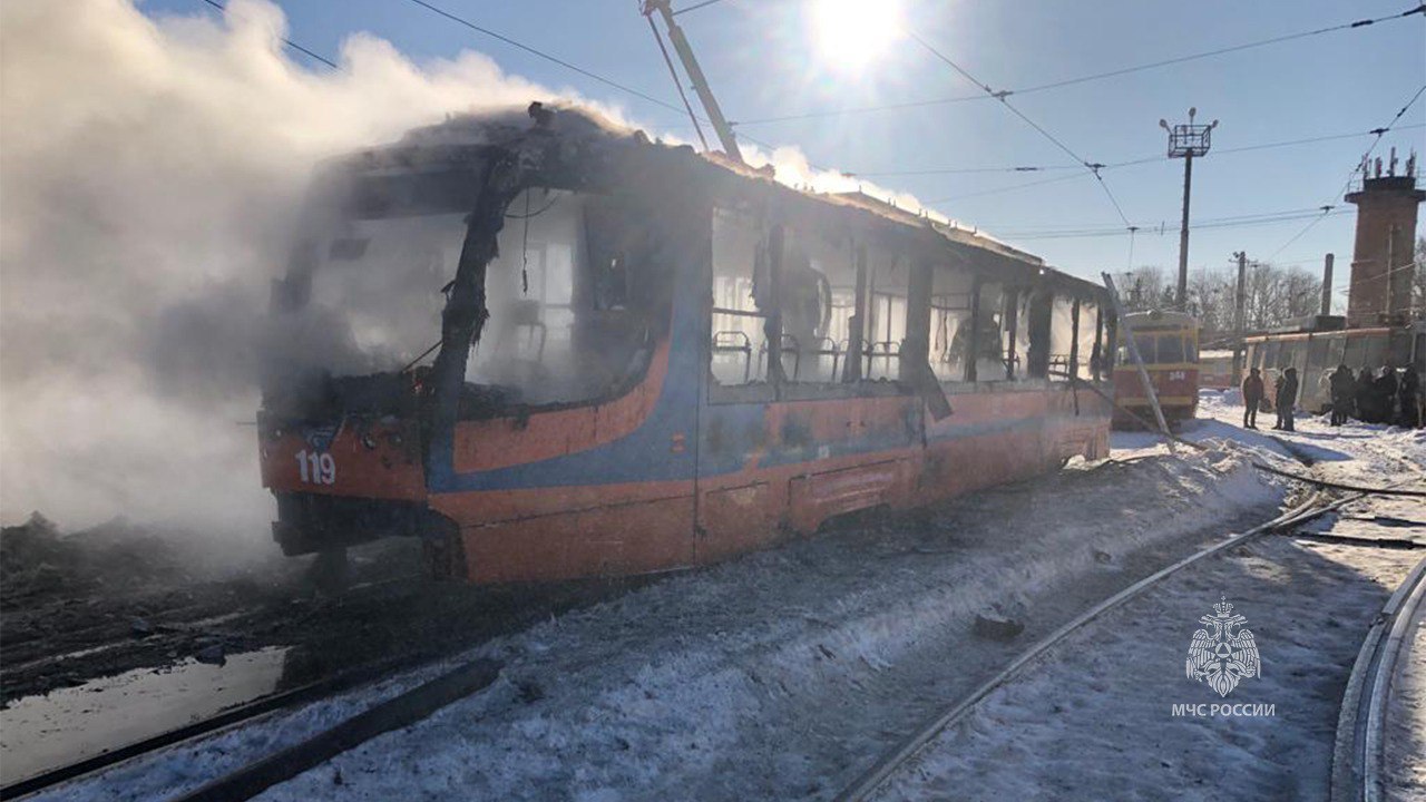 Трамвайный вагон сгорел в Хабаровске | 10.01.2024 | Хабаровск - БезФормата