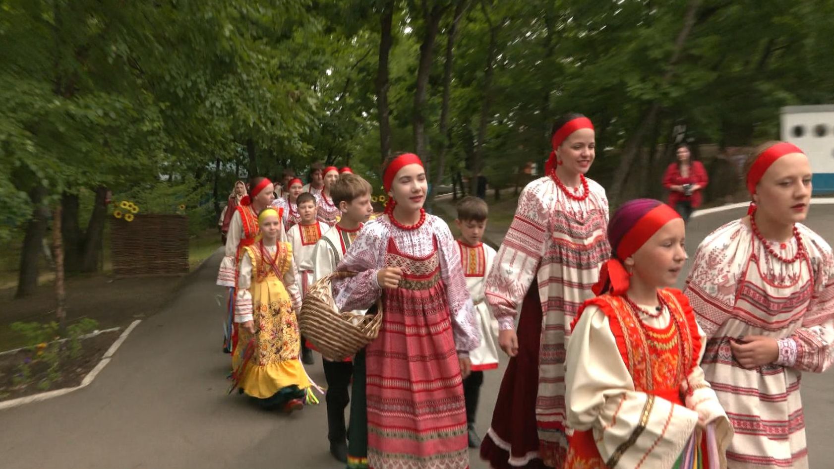 В славянскую культуру погружались юные хабаровчане в детском лагере «Океан»  | Телеканал 